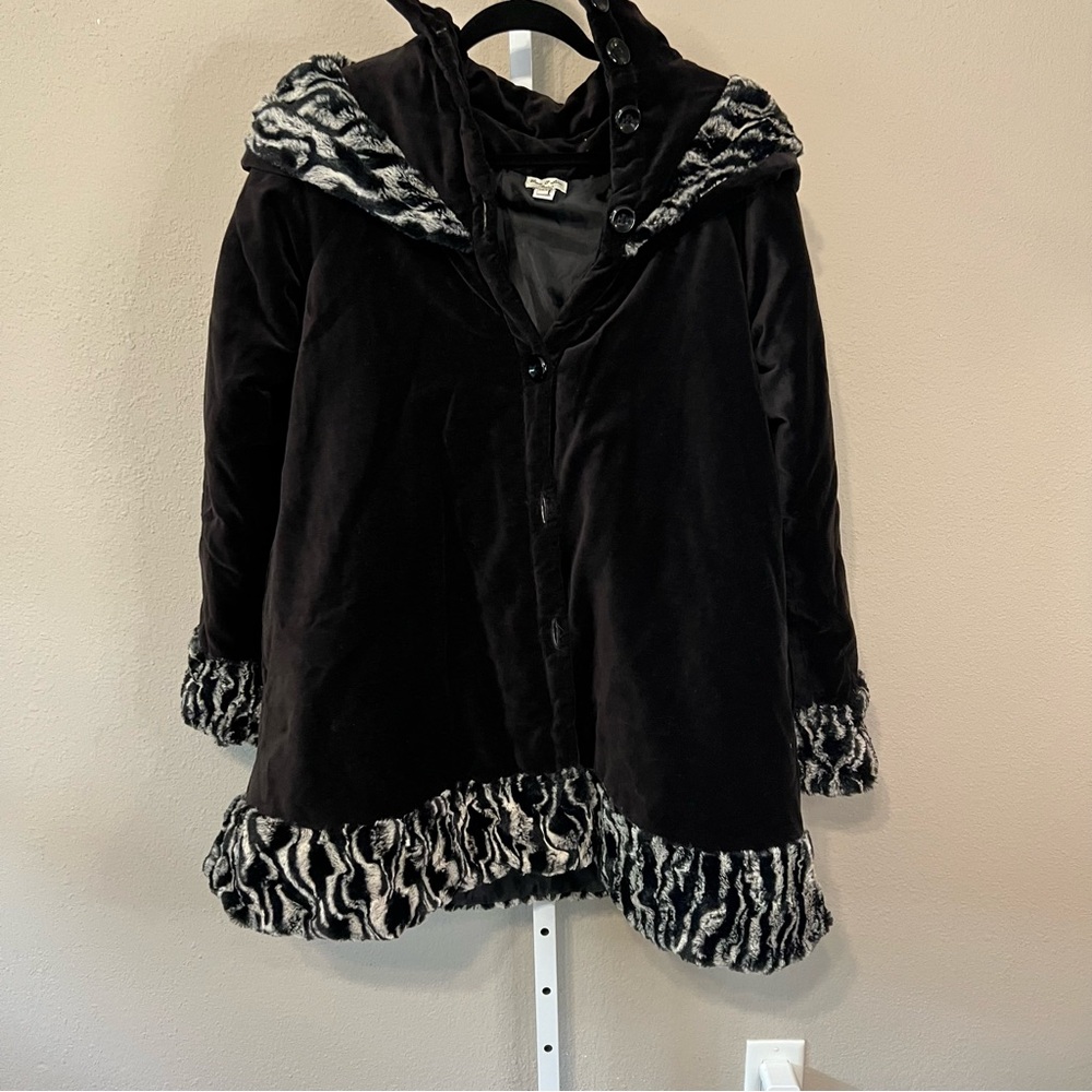 Eliana et Lena Black Coat with Faux Fur Accents